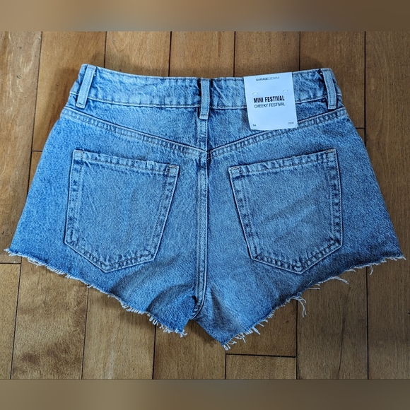 Light Denim Cut-Off Light Wash Shorts - Garage - Picture 4 of 5